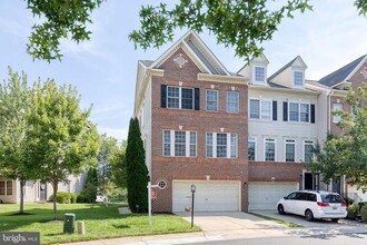 Building Photo - 2459 Cheyenne Dr