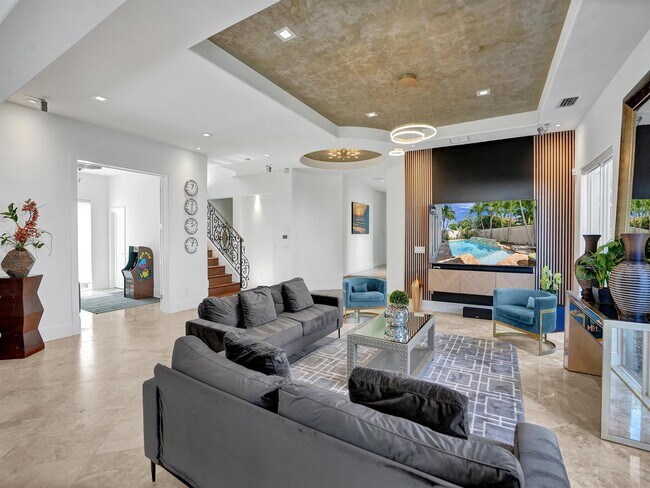 Building Photo - 232 SE 18th Ave