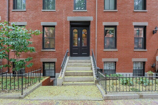 Foto del edificio - Updated 2-Bedroom Duplex Close to It All -...