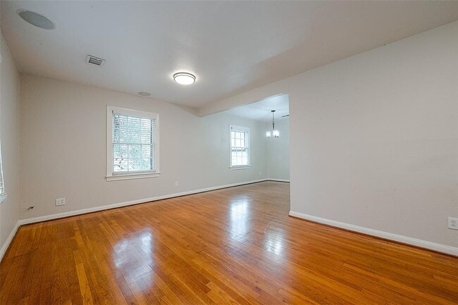 Foto del edificio - 913 W 18th St