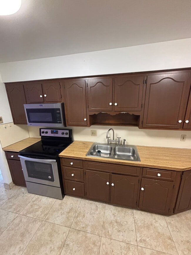 Building Photo - Willow Park Apartments