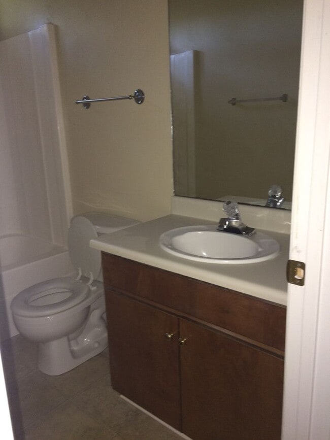 Foto del edificio - 1 Bedroom 1 Bath End Unit Triplex