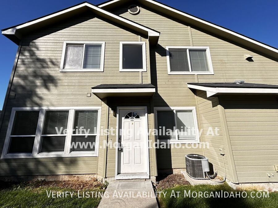 Primary Photo - Fireplace, washer/dryer, under-the-stair s...