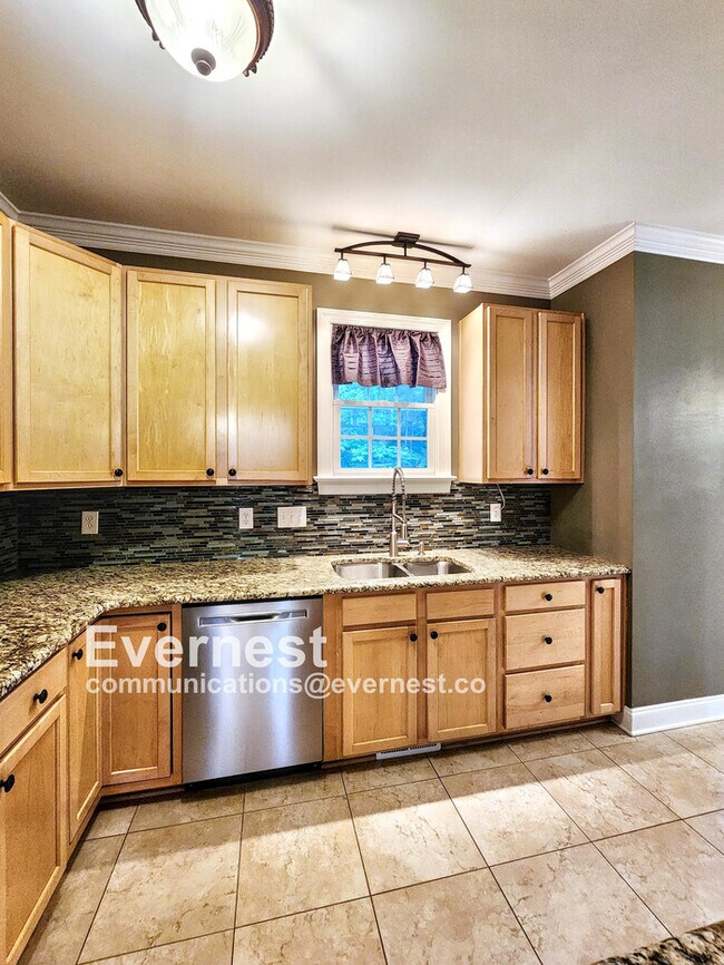 Foto del edificio - Charming 3-Bedroom Home with Modern Amenit...