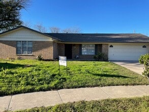 Building Photo - 2301 Zinnia Ct