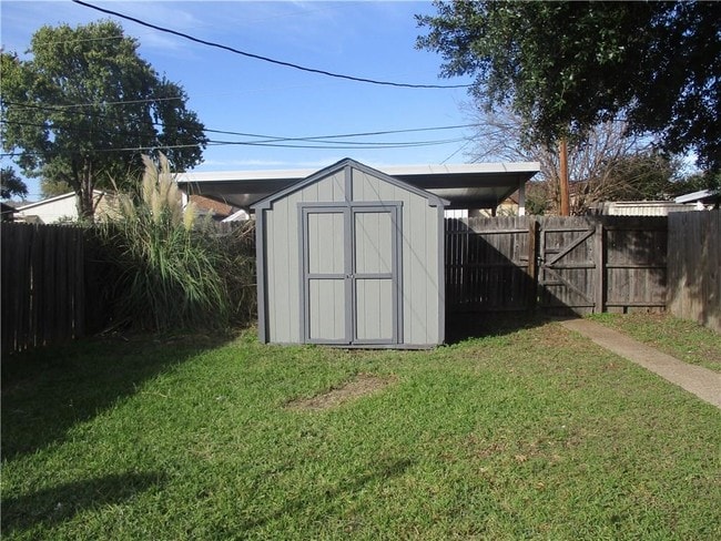 Building Photo - 622 W Warrior Trail