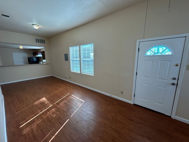 Foto del edificio - AVAILABLE NOW! 2 Bedroom / 1 Bath Home Nea...