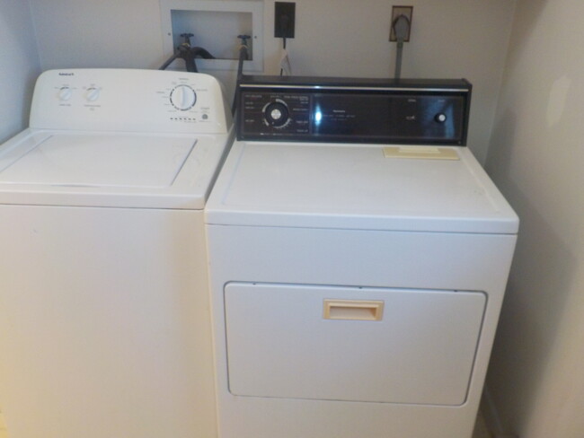 full sized washer dryer - 443 Hummel Ave