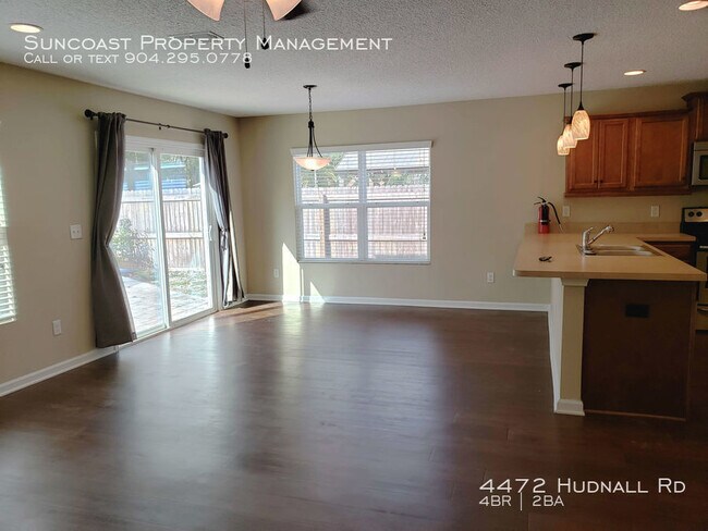 Foto del edificio - Gorgeous Home with Pool and Large Backyard!!!