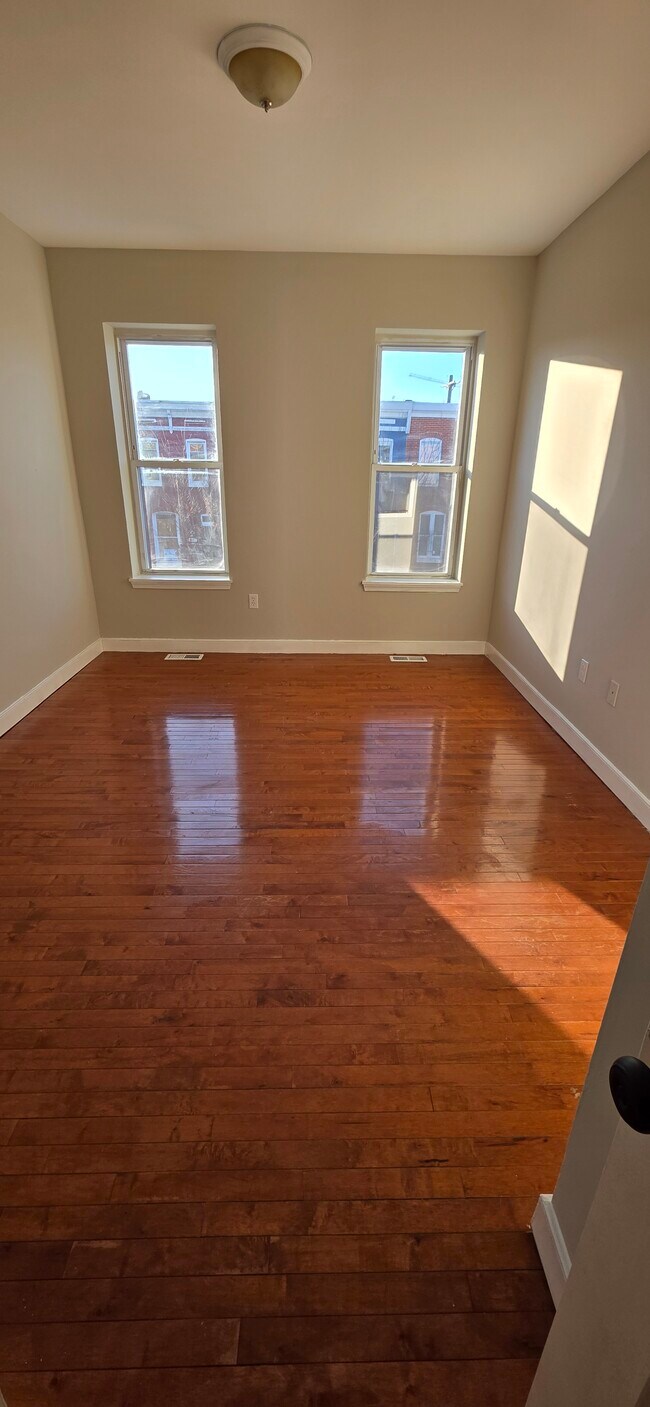 Foto del edificio - 437 N Montford Ave