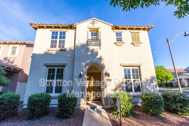 Building Photo - 976 S Adam Way