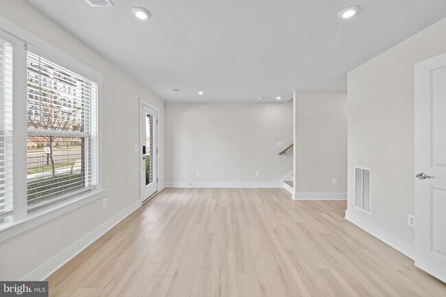 Foto del edificio - 9017 Katherine Johnson Ave