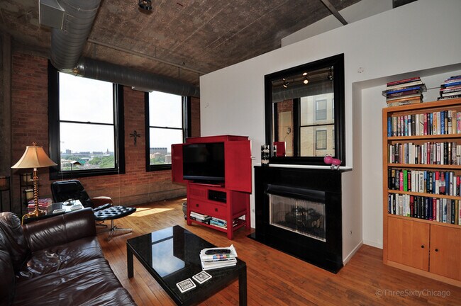 Building Photo - This bright & cozy SE corner 2B 1.5B loft ...