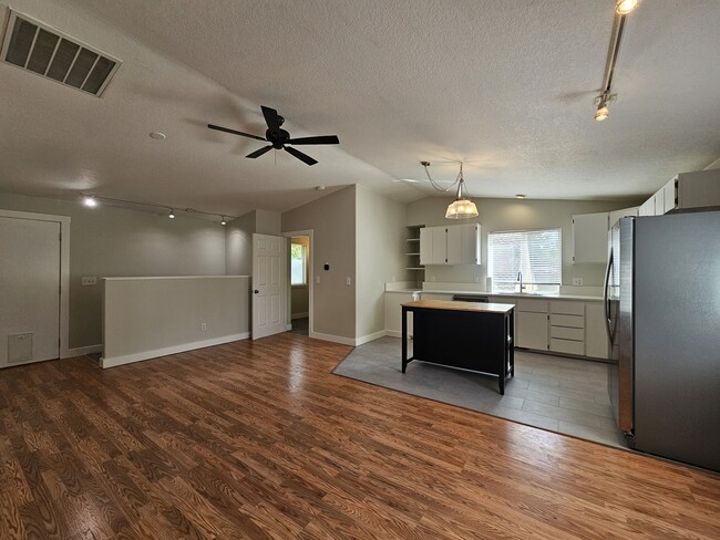 2nd floor - 13235 SE Oatfield Rd