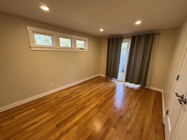 Building Photo - Beautiful 2-bedroom in SE Portland Sunnyside Neighborhood, Near Laurelhurst Park