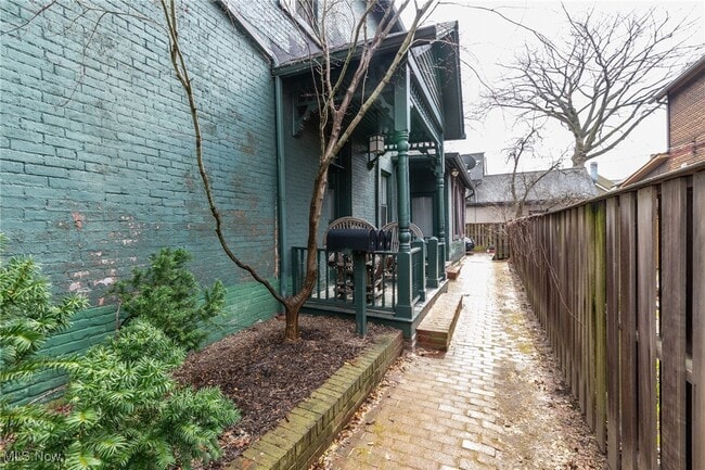 Building Photo - 3001 Bridge Ave