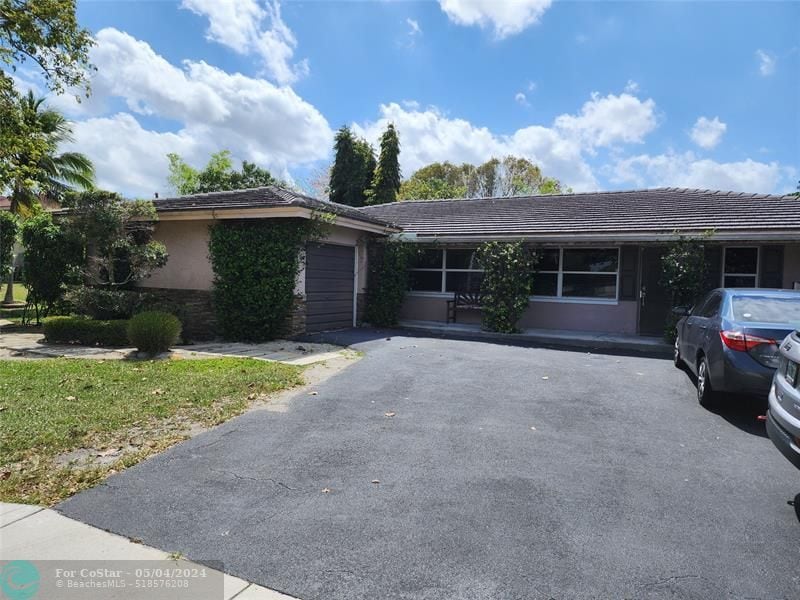 Primary Photo - 3520 NW 110th Ave