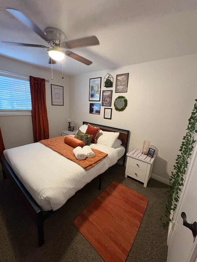 Building Photo - 3516 S La Corta Dr