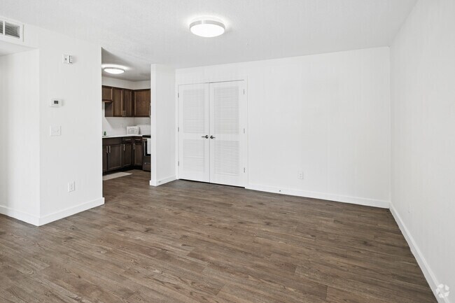 3 habitaciones, 1 baño - 1000 pies cuadrados - Comedor - Beachwood Apartments