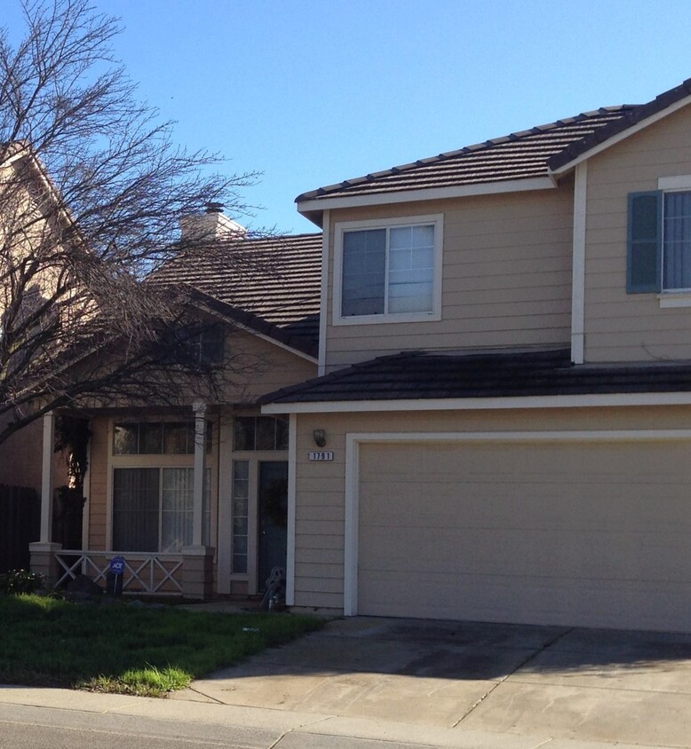 Primary Photo - 4 bedroom 3 bath house located in Yuba City