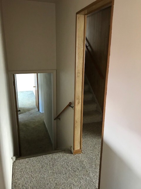 Escaleras - 2138 Gunnison Ave