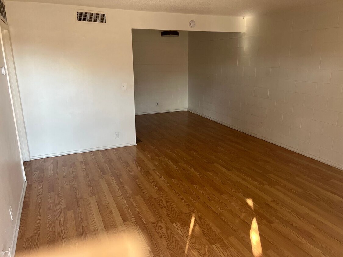 Primary Photo - 1 Bedroom 1 Bath In Central Las Vegas