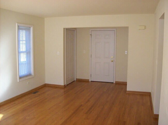 Building Photo - 647 S Hough St