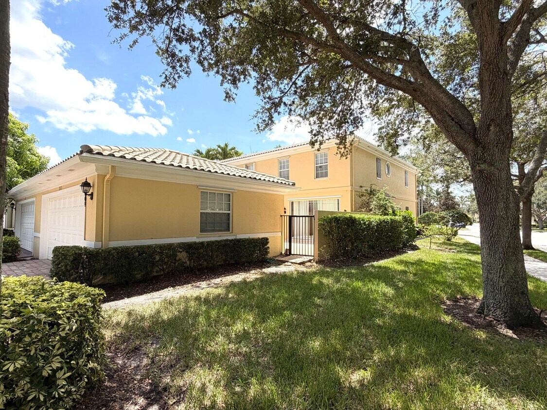 Building Photo - 3503 Greenway Dr