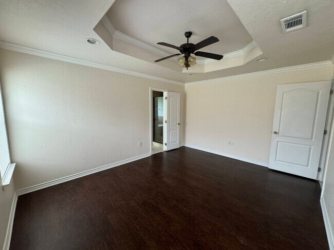 Building Photo - 9600 Diana Dr