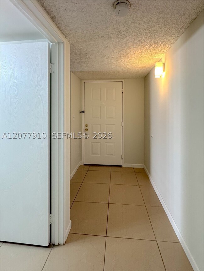 Foto del edificio - 3280 Coral Lake Ln