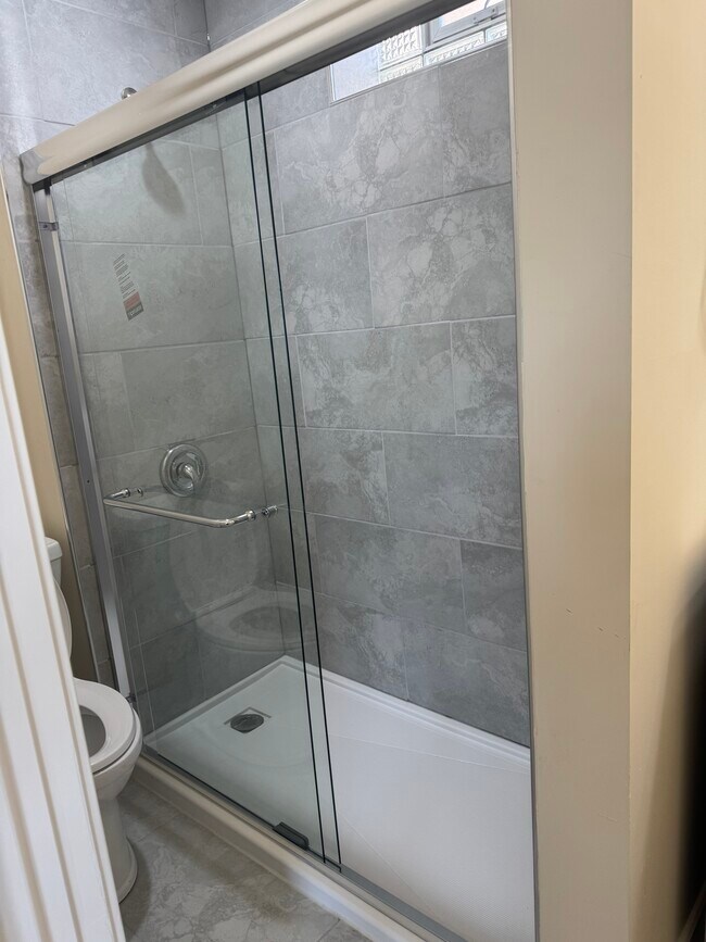 Baño - 3429 S Union Ave