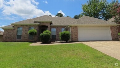 Building Photo - 3115 Oak Bend