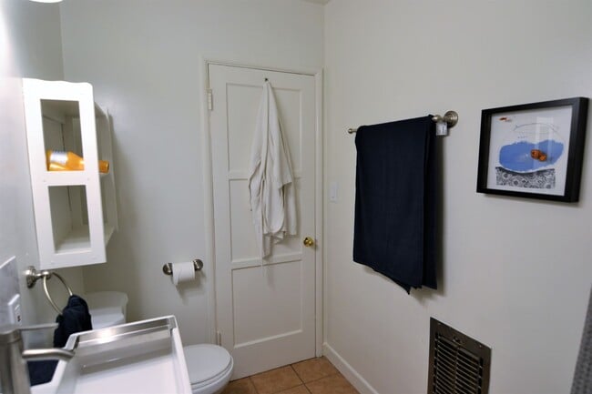 Foto del edificio - 12423 Chandler Blvd