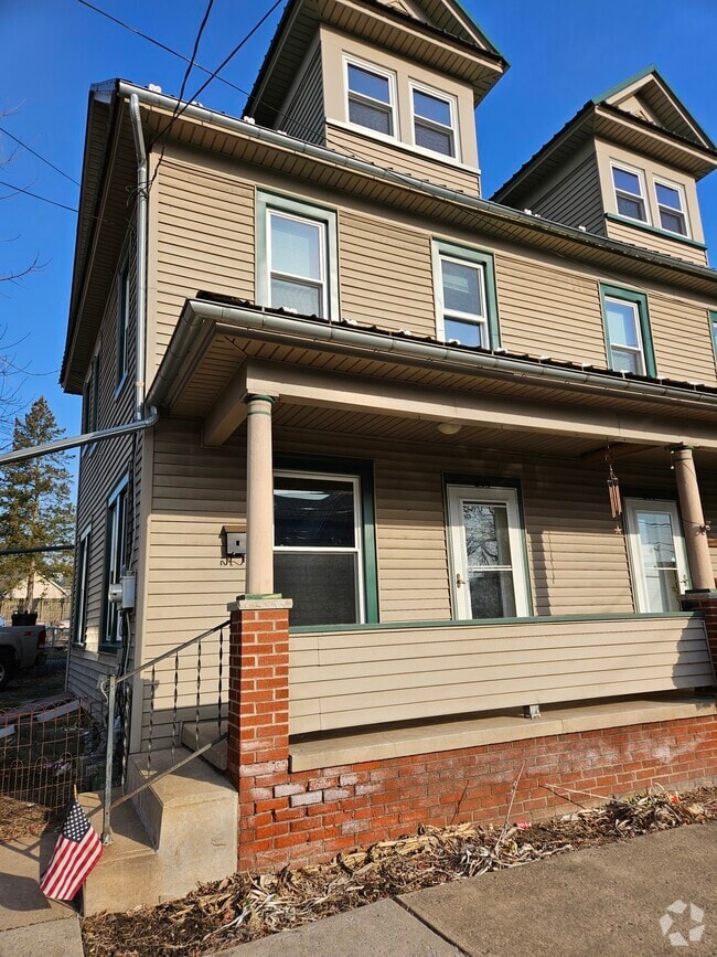 Building Photo - 255 E 5th St