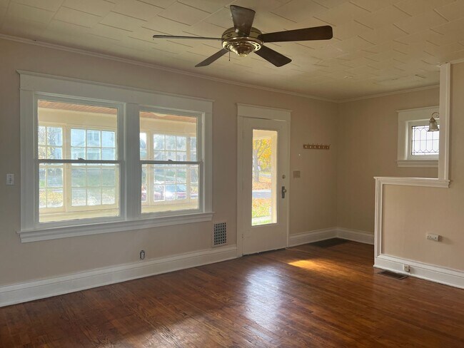 Foto del edificio - SINGLE FAMIKY FOR RENT IN MAPLEWOOD LOCATION !
