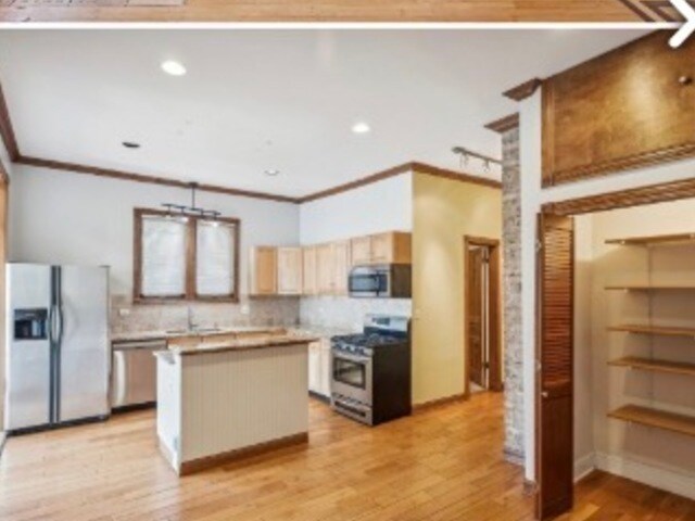 Foto del edificio - 3035 N Leavitt St