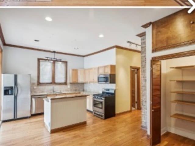 Building Photo - 3035 N Leavitt St