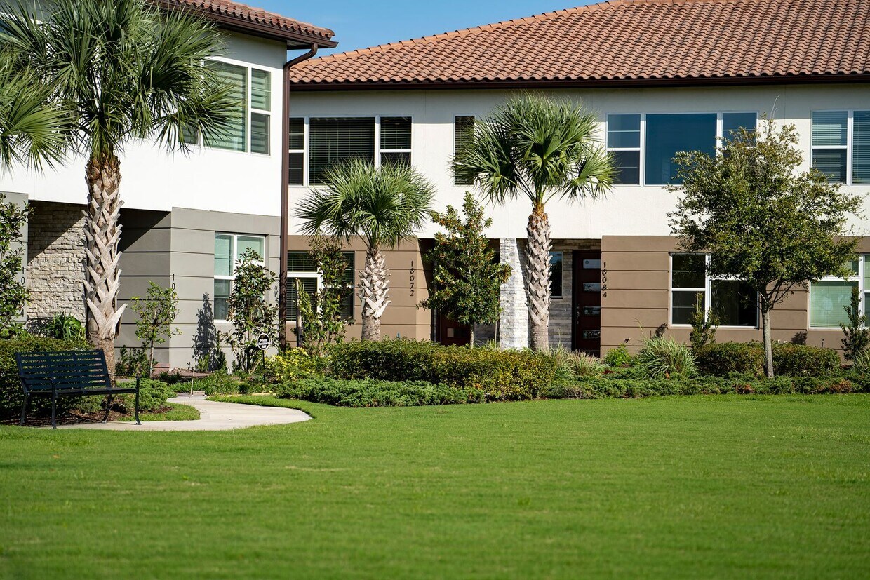 Stunning MOVE-IN READY TOWNHOME in. Exqui... - Stunning MOVE-IN READY TOWNHOME in. Exqui...