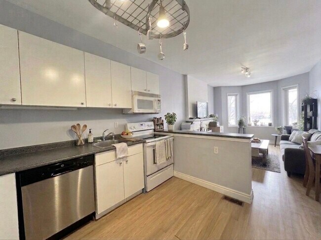 Photo du bâtiment - 581 Carlaw Ave