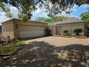Building Photo - 406 Fox Briar Ln