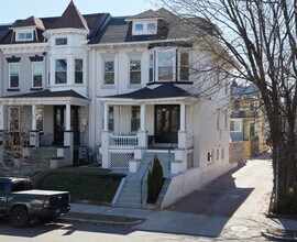 Building Photo - 1364 Oak St NW