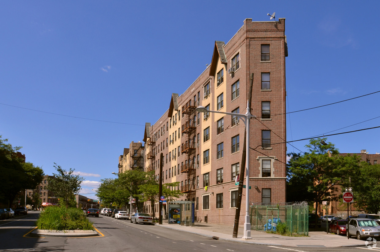 Building Photo - 760 Hunts Point Ave