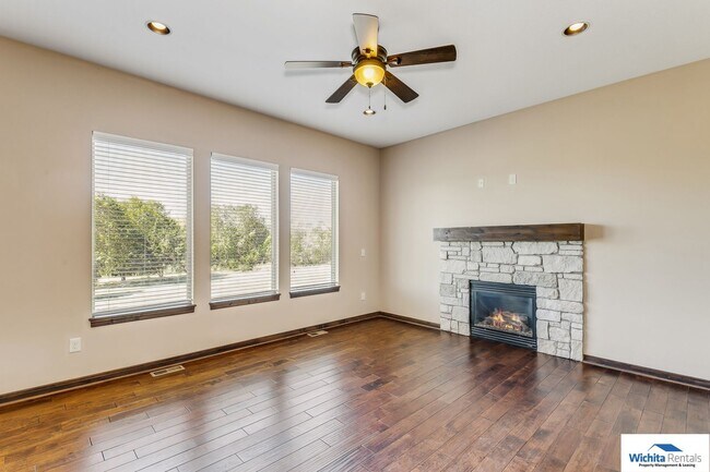 Building Photo - Lovely 4 Bedroom Stonewood Home...Waiting ...