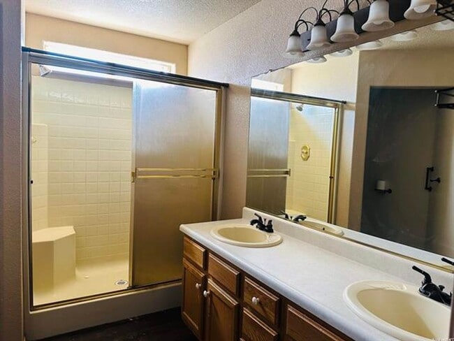 Foto del edificio - 755 Monte Vista Way