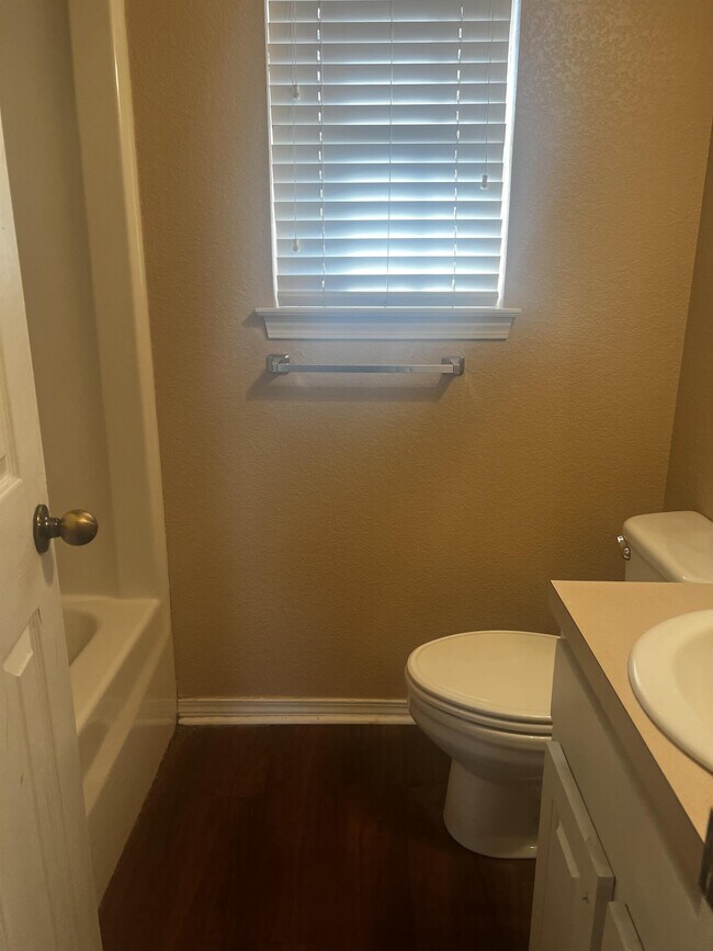 Building Photo - 815 N 48th St