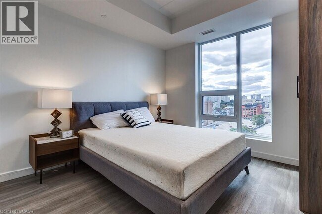 Building Photo - 49 Walnut St S