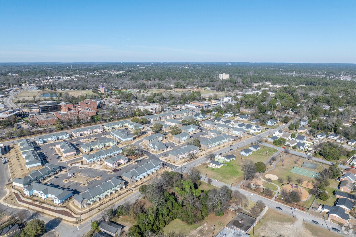 Aerial Photo - The Oaks at St. Anna's Park