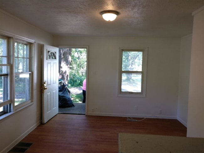 Building Photo - 523 S Crysler Ave