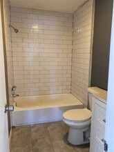 Building Photo - 8220 Glenview Dr