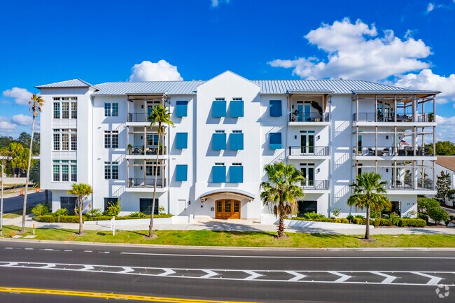 91 E de Davis Blvd Tampa, Florida 33606 - Cadillac Apartments